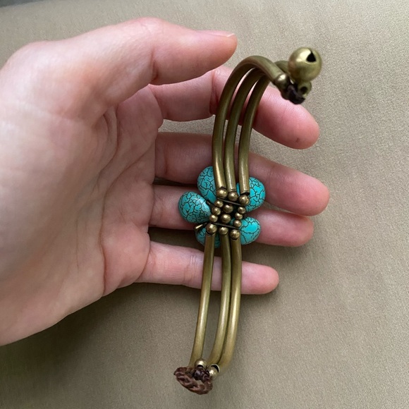 Turquoise Flower Bangle Bracelet - Picture 3 of 6